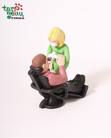 Suvenyras "Odontologė su pacientu"