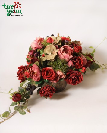 Composition of artificial flowers