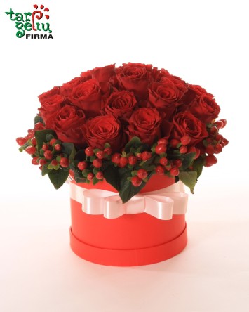 Box with red roses