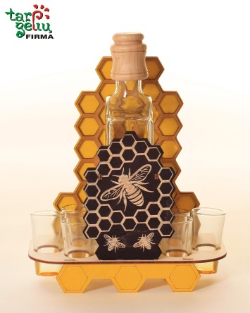 Grafinas su stikliukais...