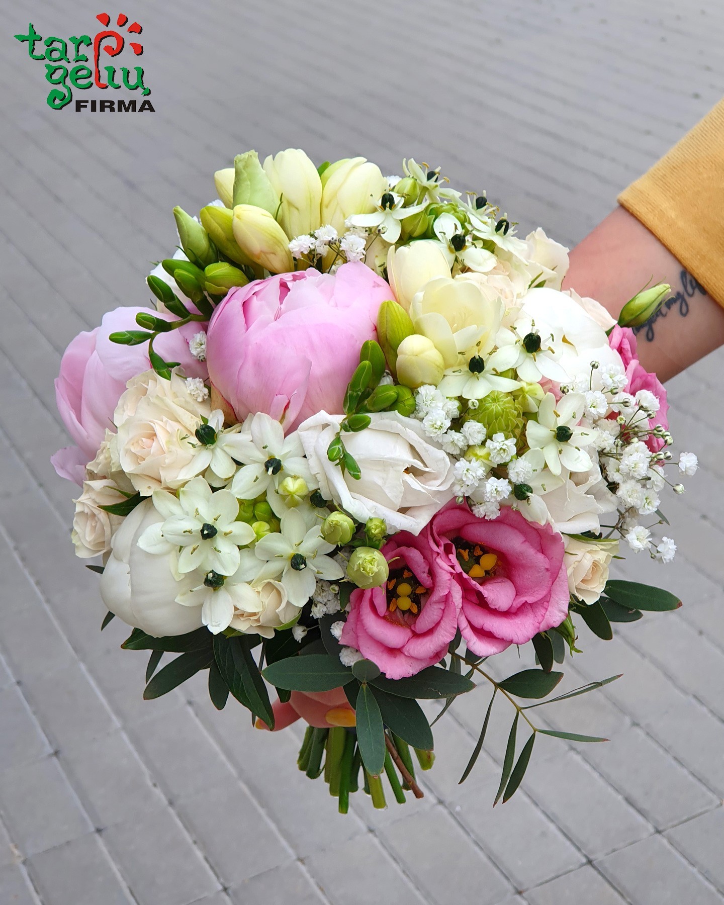 Bijūnų ir eustomų nuotakos puokštė