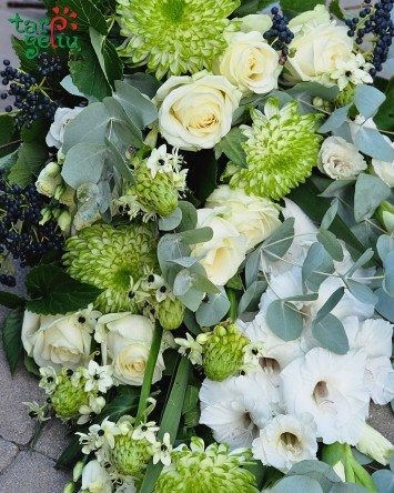 Funeral bouquet of roses